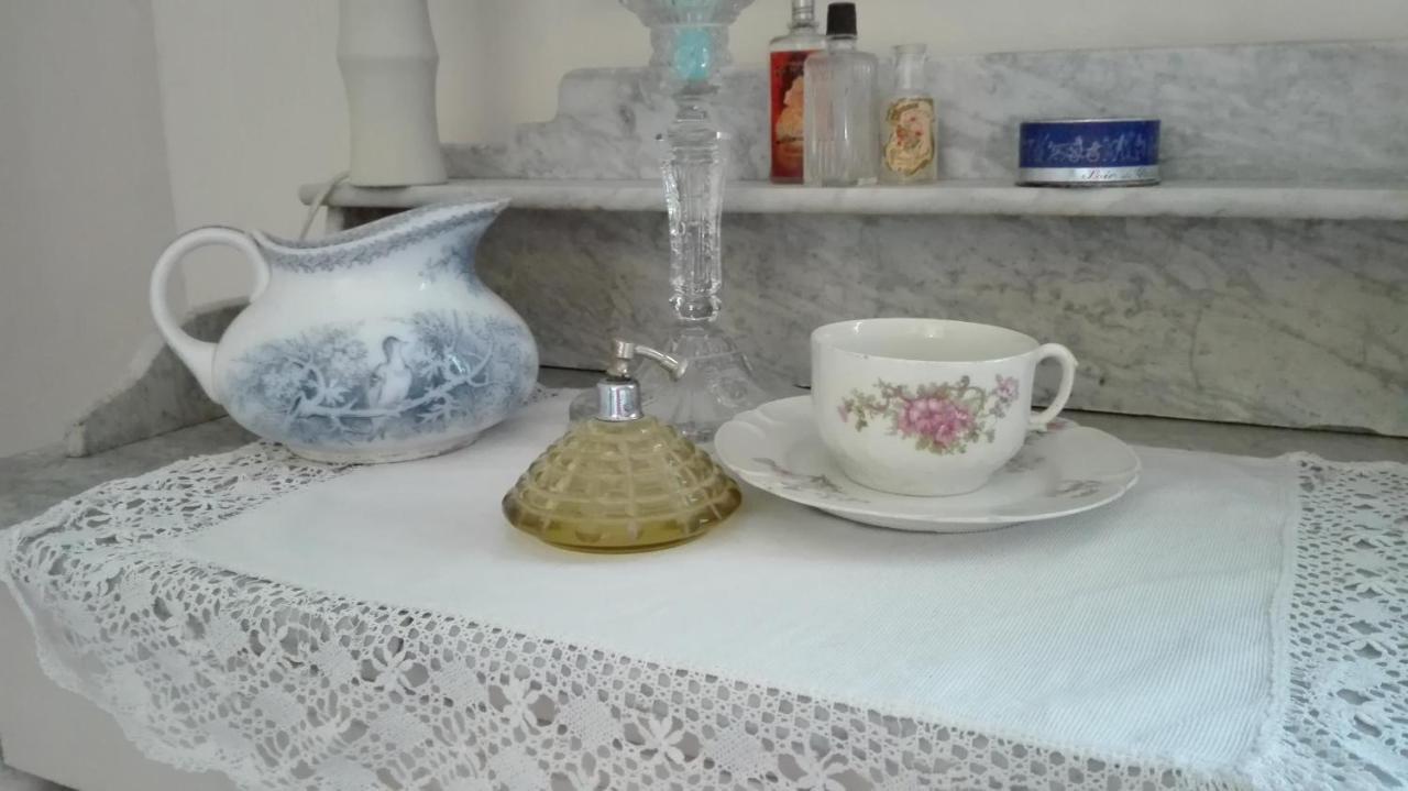 L'Ile Aux Mimosas Bed and Breakfast Tautavel Værelse billede